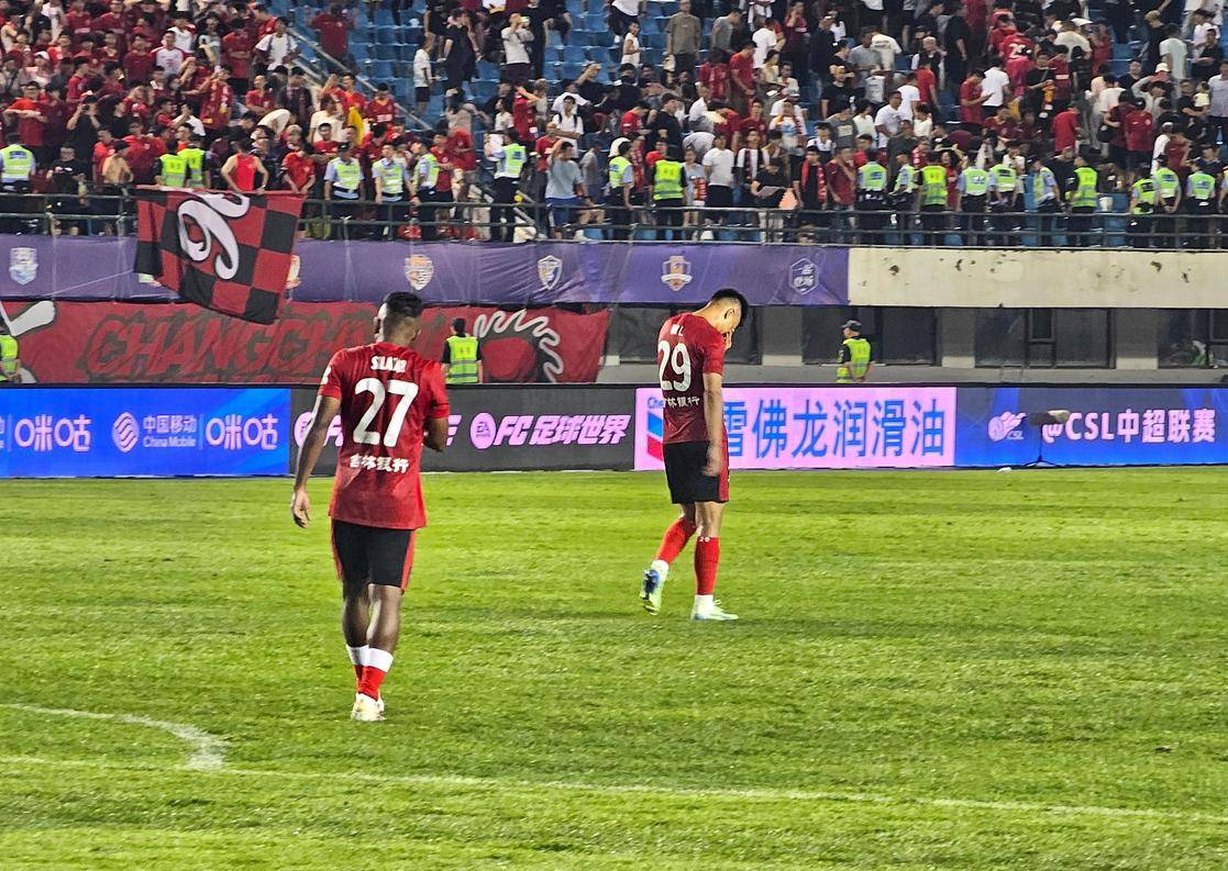 两端的表现 两端的表现